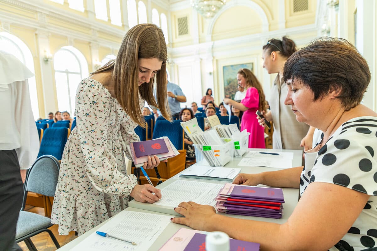 sostoyalsya tretij vypusk specializirovannogo uchebnogo nauchnogo centra nngu 2