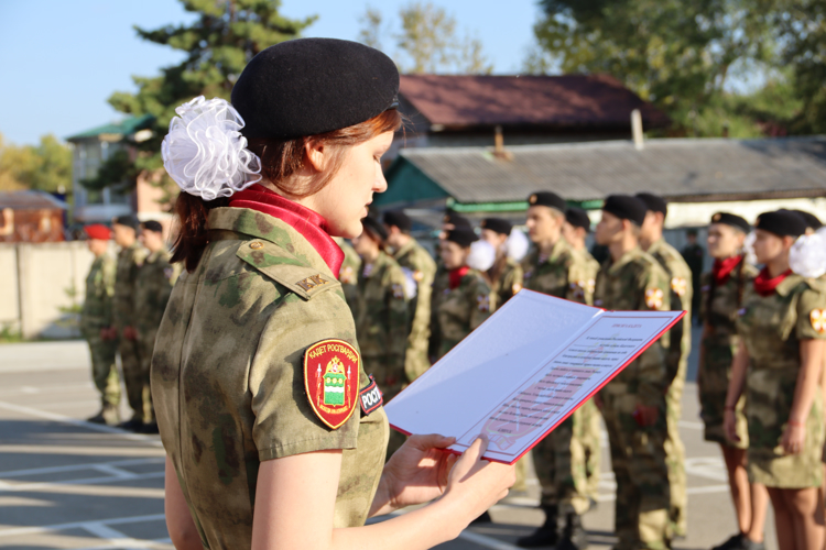 Клятву кадета в торжественной обстановке дали десятиклассники 17-й школы города Благовещенска