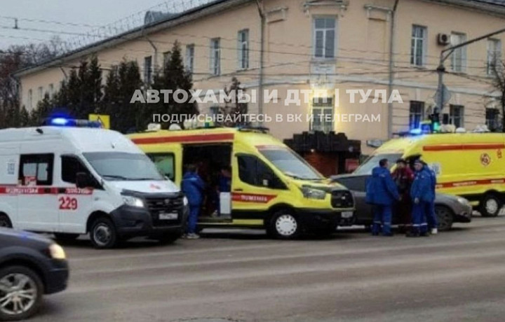 Один человек пострадал в ДТП с машиной скорой помощи на проспекте Ленина в Туле