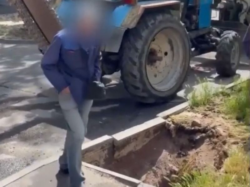 В Ростове на Чехова при прорыве на теплотрассе две девушки получили ожоги