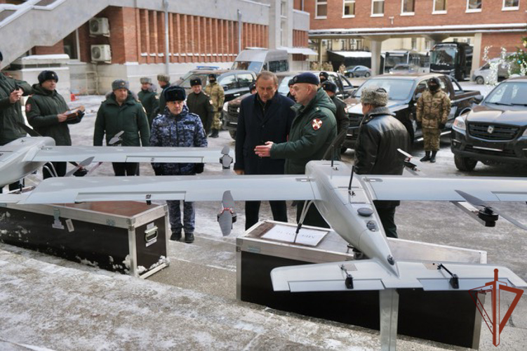 Новые автомобили и комплексы мониторинга подразделениям Северо-Западного округа Росгвардии передал губернатор Ленинградской области (видео)