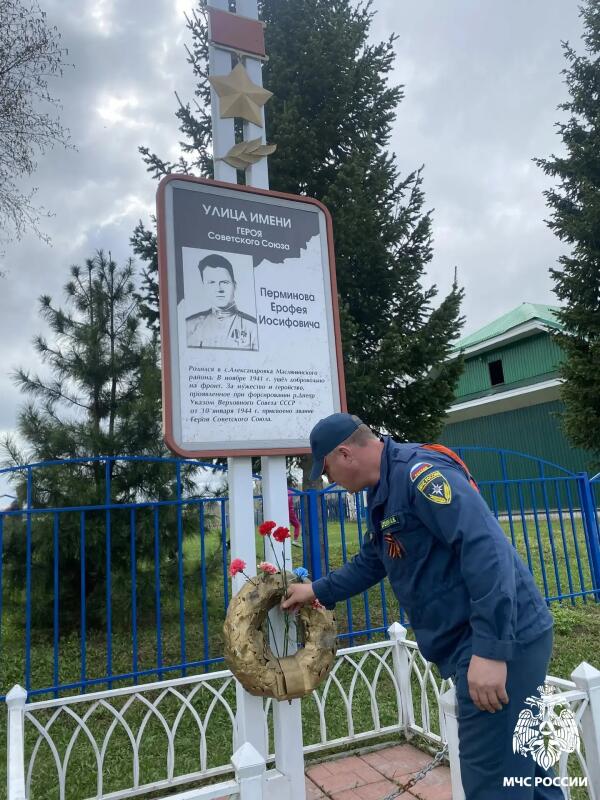 Слово и дело в преддверии 9 Мая: поэтический марафон в библиотеке и патриотические акции МЧС России