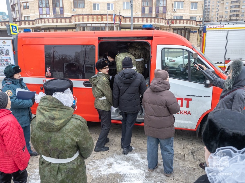 В Зеленограде открыли фотовыставку, посвященную 35-летию МЧС России