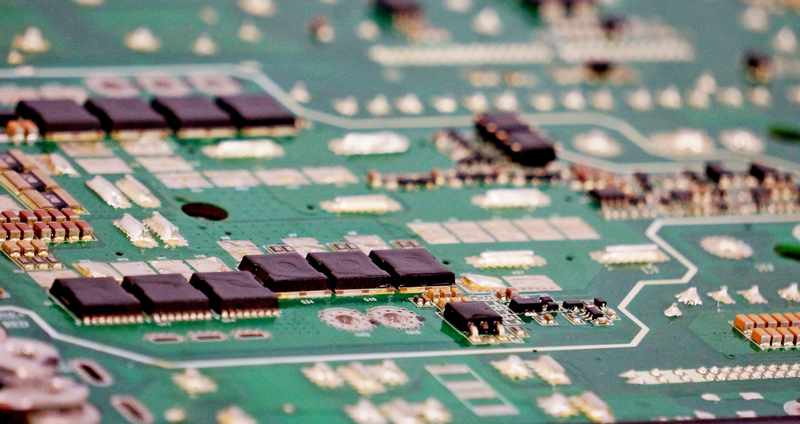 Электронные компоненты блоков управления электромобилем.jpg