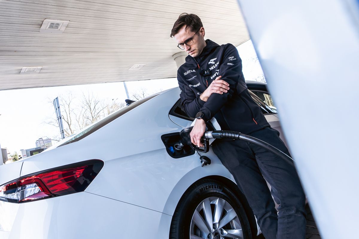 Рекорд: дизельная Skoda Superb проехала 2831 км на одном баке