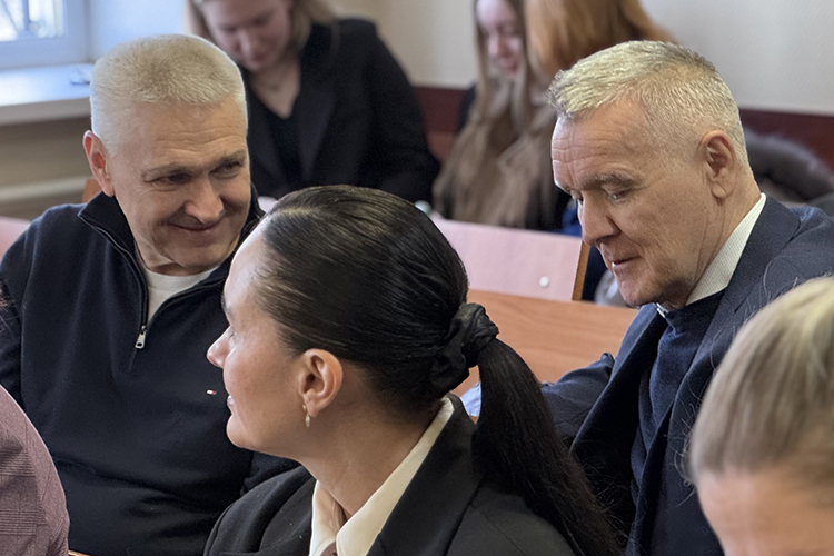 «Я не согласен. Я считаю, что олжен отстоять то, что я невиновен по этим статьям», — сказал Ханбиков
