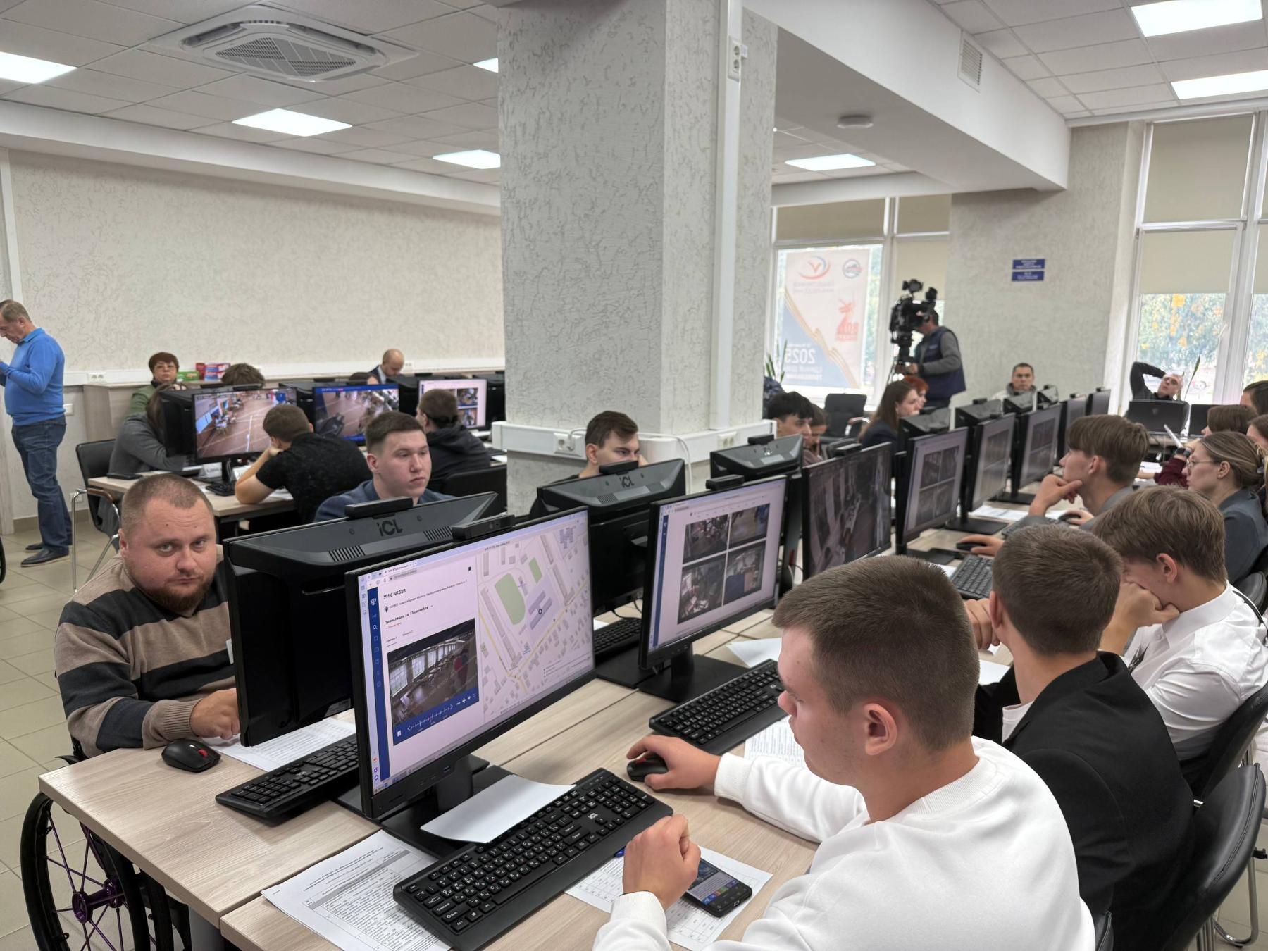 Фото В Новосибирской области проходят выборы в Горсовет и Заксобрание. День 2 9