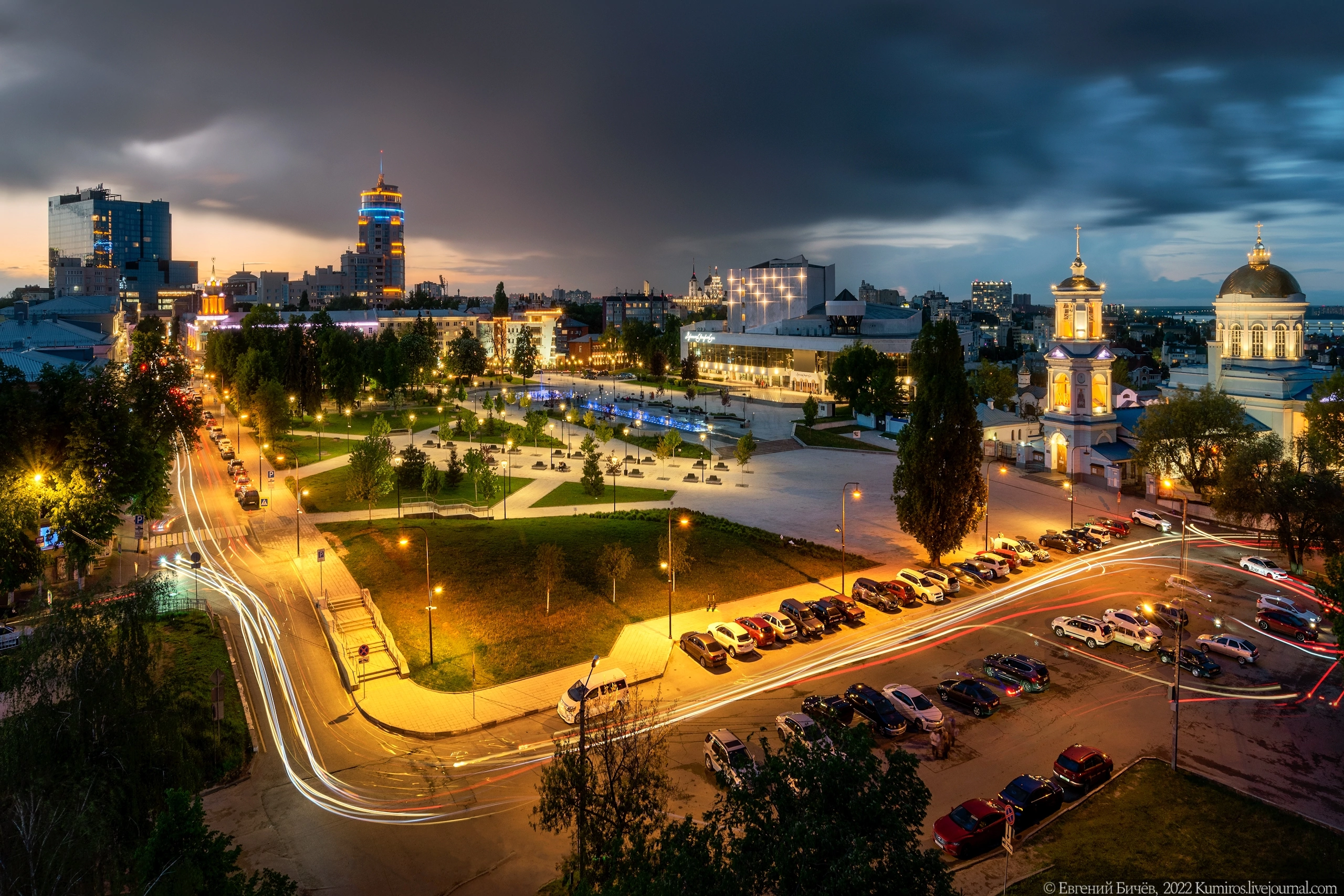 Город voronezh. Советская площадь Воронеж. Город Воронеж Советская площадь. Советский сквер Воронеж. Советская площадь Воронеж вечером.