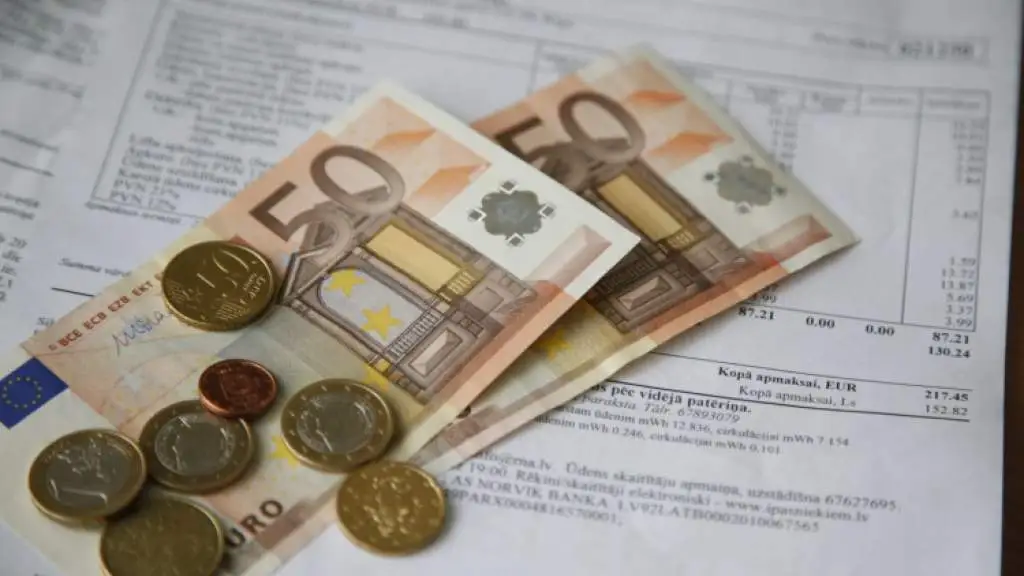 Сениоры Латвии в марте получат восстановленные доплаты к пенсиям