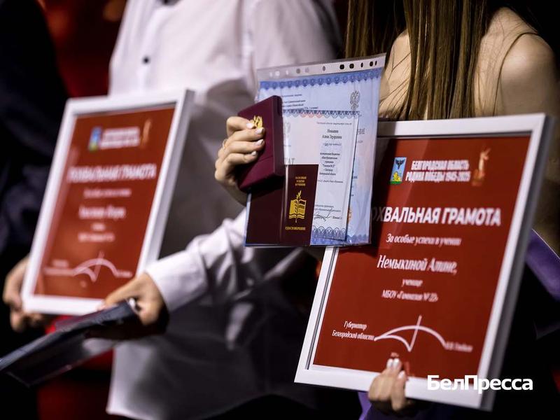 В Белгороде провели выпускные балы (фоторепортаж)