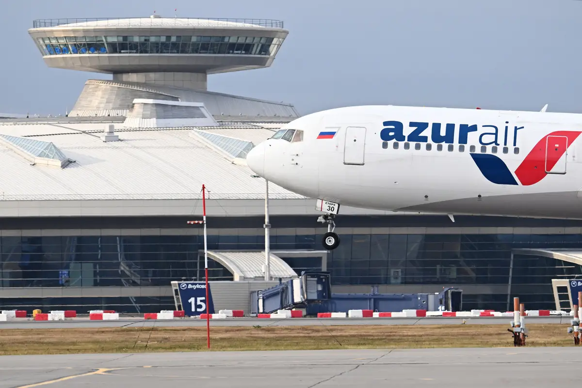 Росавиация обсудит с руководством AZUR air снятие ограничений сертификата. Фото. © РИА Новости. Алексей Майшев