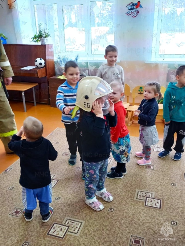 Огнеборцы побывали в гостях у воспитанников детского сада Фировского района