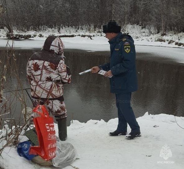 Инспекторы Центра ГИМС активно проводят профилактическую работу среди различных слоев населения Ямала