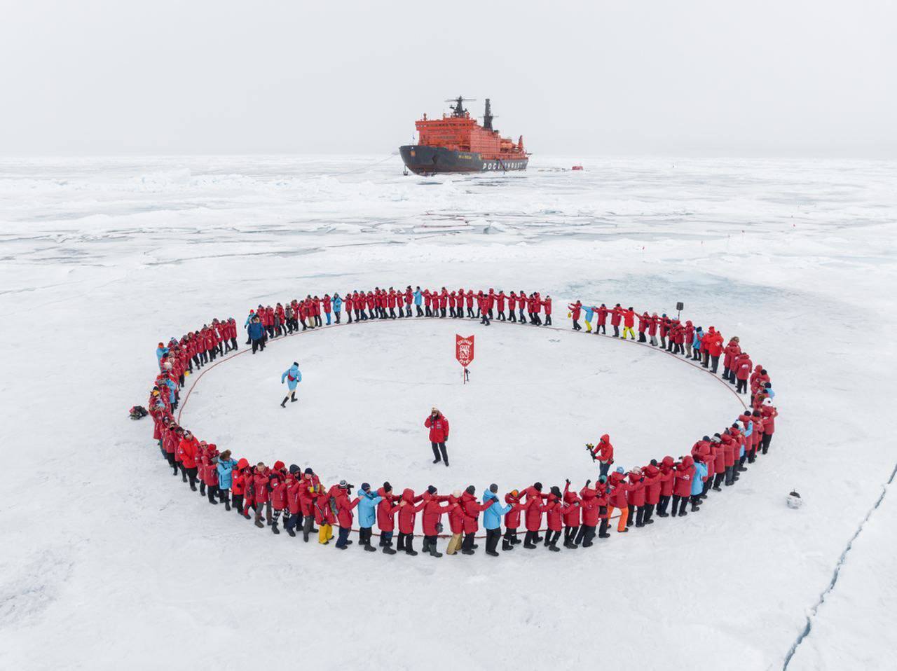 Северный полюс 2023. Экспедиция с ледокола 50 лет Победы. Флаг России на дне Северного полюса. Фотоконкурс «Арктика. Люди. Ледоколы». Ледокол знаний 2024 конкурс.