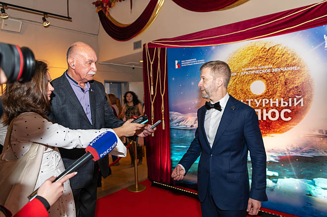 Владислав Кузнецов: «Чукотка стала местом, где масштабные культурные события становятся реальностью. Это результат сотрудничества и труда многих людей: в нашем округе, и тех, кто работал над проектом в Москве». ФОТО: ЗЕМФИРА АЗАМАТОВА