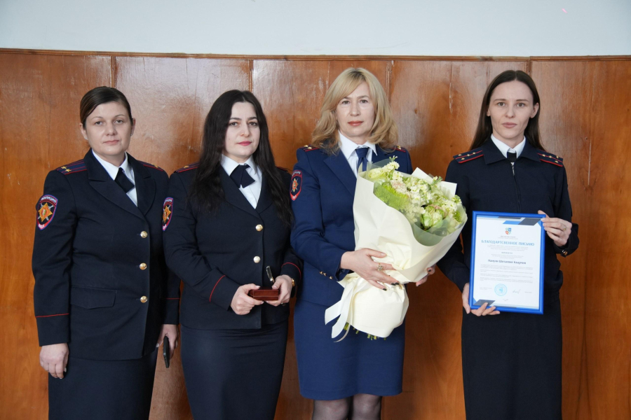 Заместители главы Администрации Сухума Константин Тарба и Инал Авидзба поздравили коллектив Штаба УВД по г. Сухум с Днём милиции, который отмечался накануне