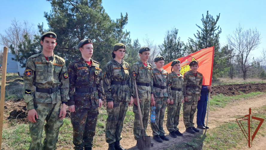 Воспитанники «Гвардейской смены» приняли участие в международной патриотической акции «Сад памяти» в Саратовской области