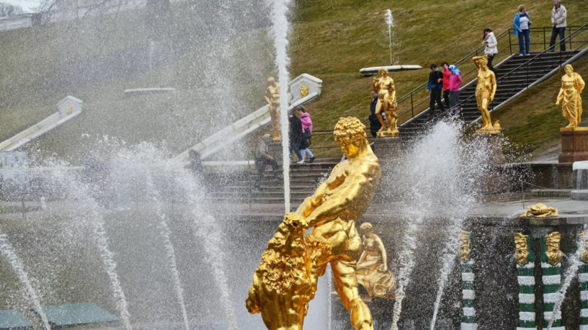 В Петергофе восстановят два объекта культурного наследия