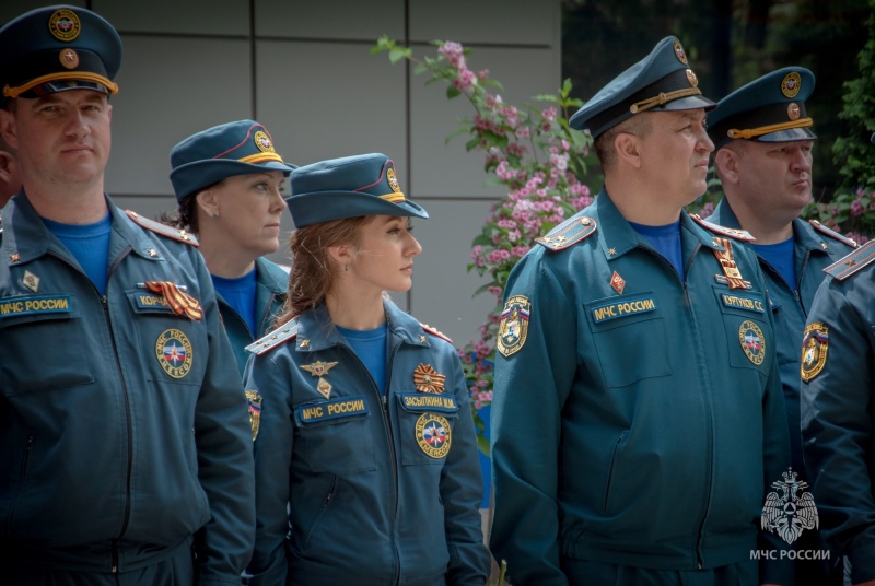 Севастопольские сотрудники МЧС России почтили память героев, павших в годы Великой Отечественной войны