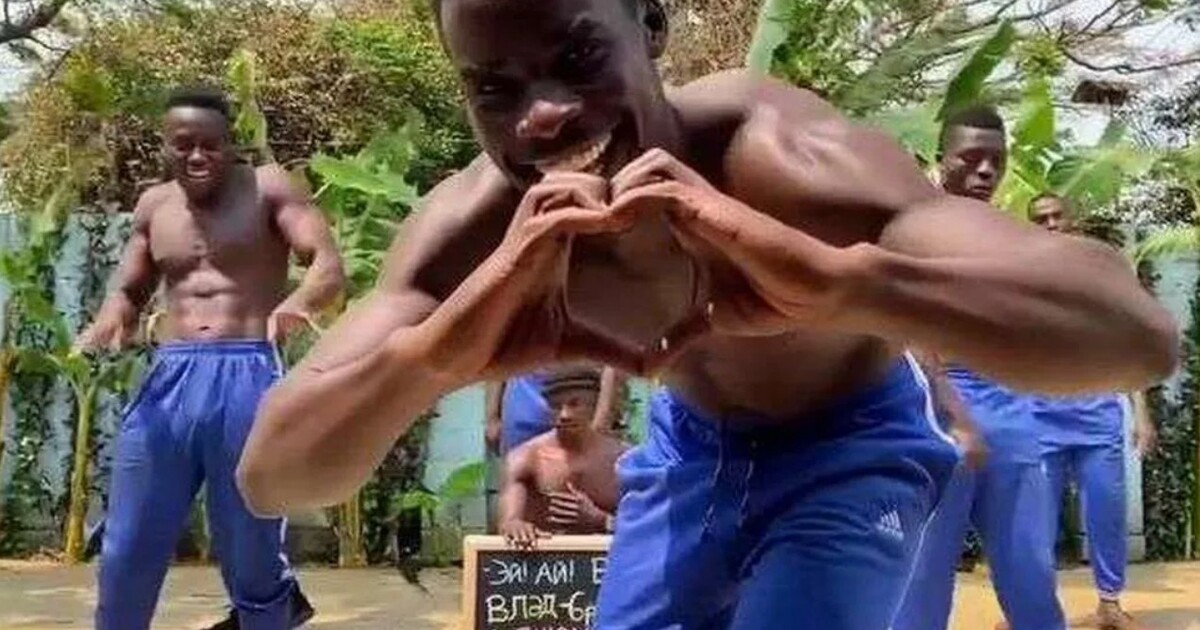 Афроамериканцы поздравляют. Поздравление от африканцев. Привет из африки. Видео поздравление из африки. Поздравления от негров из африки.