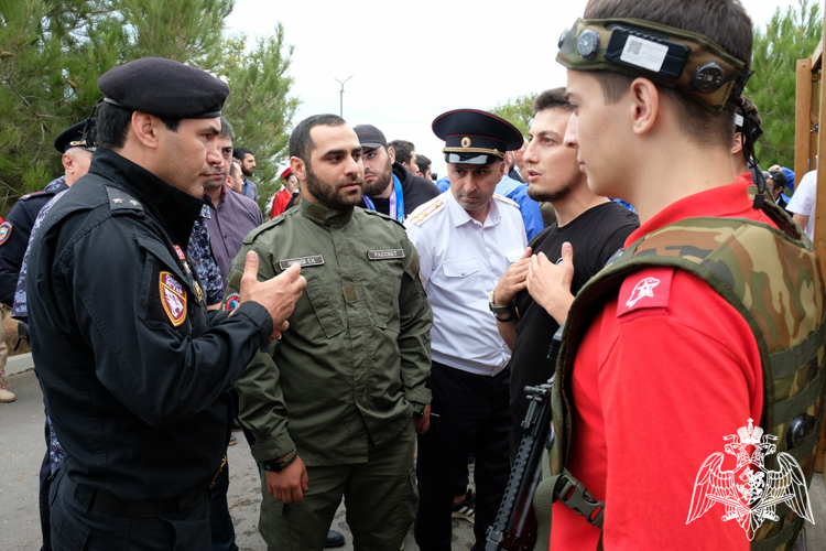 Росгвардейцы приняли участие в открытии Северо-Кавказского молодежного образовательного форума «Каспий-2024» 