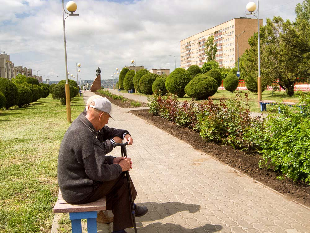 Пенсионер ждет пенсии. Пенсионеры от 60 до 70 лет. 4 Года на пенсии. Пенсия в Румынии возросла. Новости про пенсионеров 2024 года