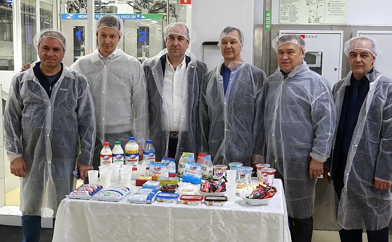 Первый заместитель Председателя СФ Андрей Яцкин и председатель Комитета СФ по аграрно-продовольственной политике и природопользованию Александром Двойных в ходе поездки в Ростовскую область посетили ряд сельскохозяйственных предприятий