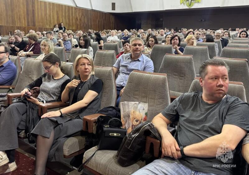 В Главном управлении МЧС России по г. Москве состоялось собрание трудового коллектива