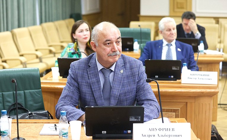 Парламентские слушания, посвященные вопросам реализации Федерального закона «О рыболовстве и сохранении водных биологических ресурсов» в части перезаключения договоров пользования рыболовными участками