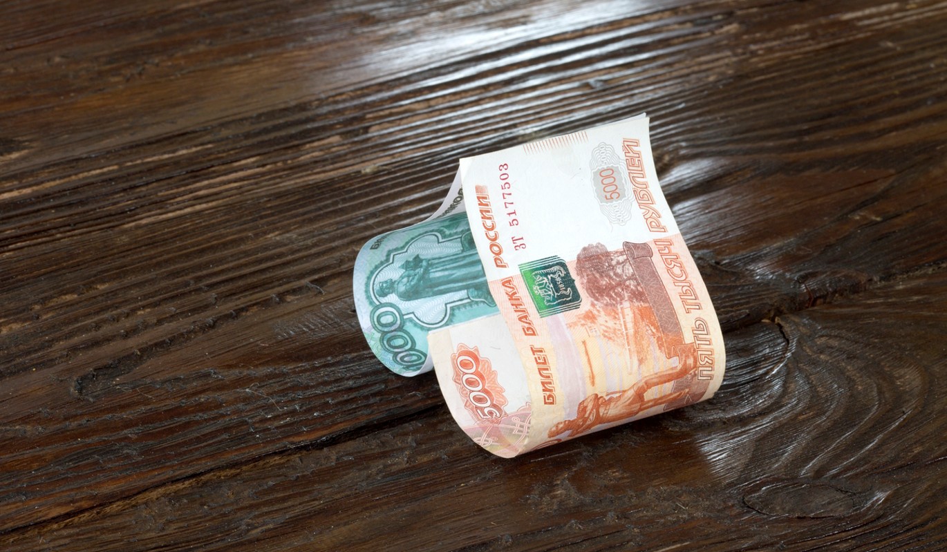 Деньги начало отзывы. Как заработать 1000000 рублей за 1 день. Инвестировать свои деньги. Вложение денег. Деньги в трубу.