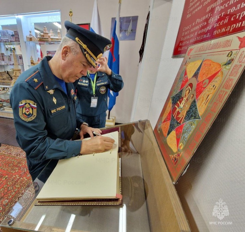 Начальник Главного управления МЧС России по г. Москве посетил колледж имени Героя России В. М. Максимчука