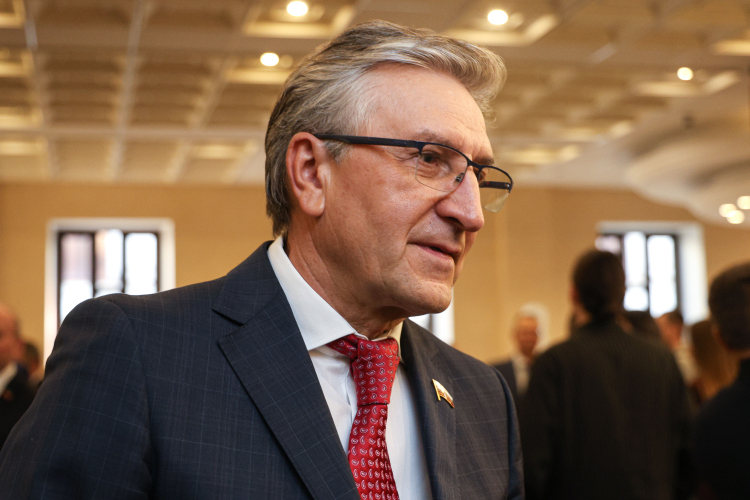 Бывшему губернатору Брянской области достался мандат, ранее принадлежавший Татарстану, а конкретно теперь уже бывшему депутату Госдумы от РТ Айрату Фаррахову