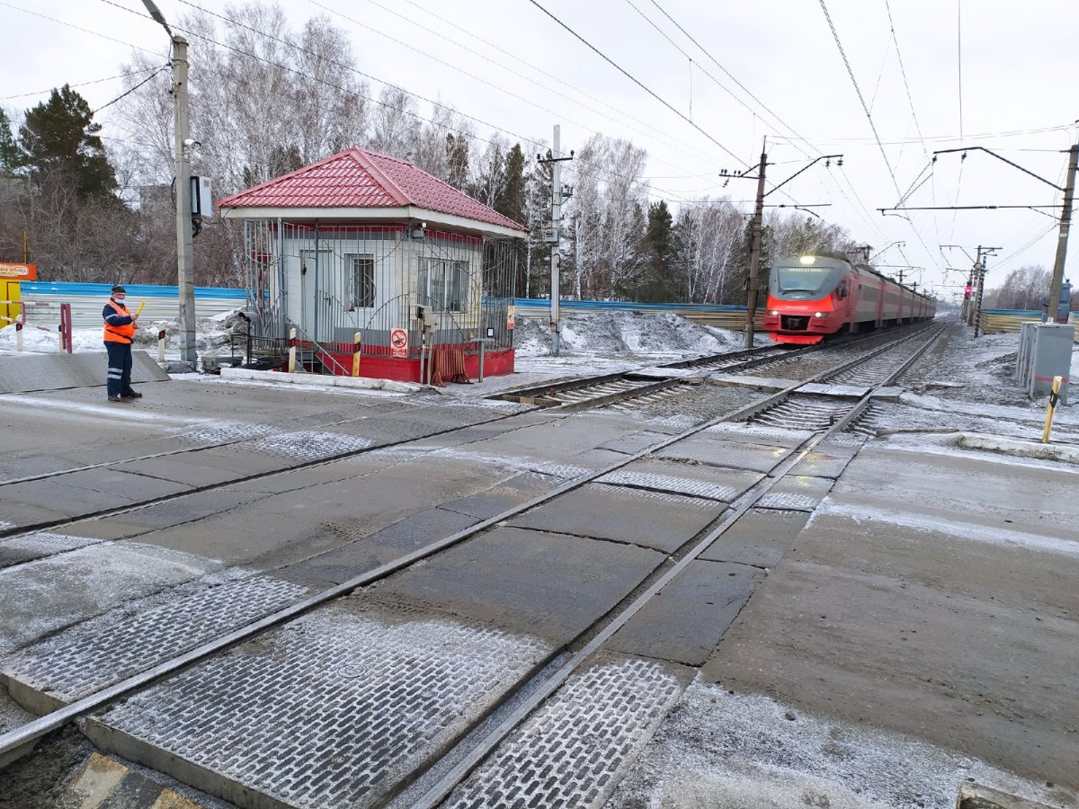 Рен нсо. Станция Пашино Новосибирск. Рельсовая 8/1 Новосибирск. ЖД переезд. Разъезд Иня.