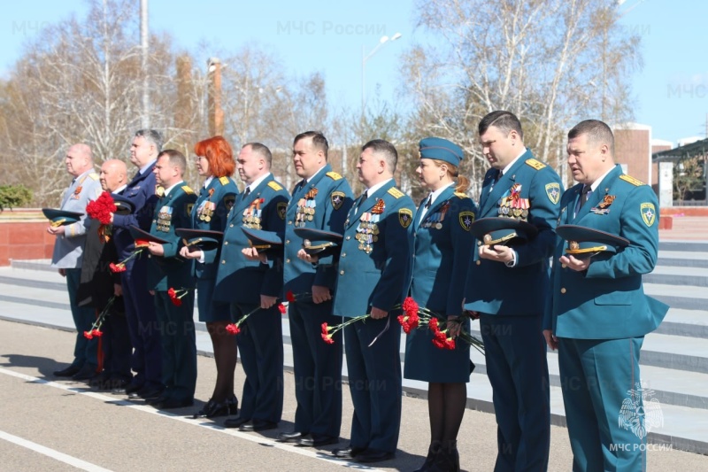 Забайкальские спасатели провели торжественный митинг в преддверии 79-й годовщины Победы в Великой Отечественной войне