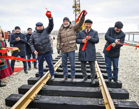 Кирилл Бычков : В Нижнем Бестяхе произошла историческая стыковка Байкало-Амурской магистрали с крупнейшей речной артерией страны, а по сути - с Северным морским путем