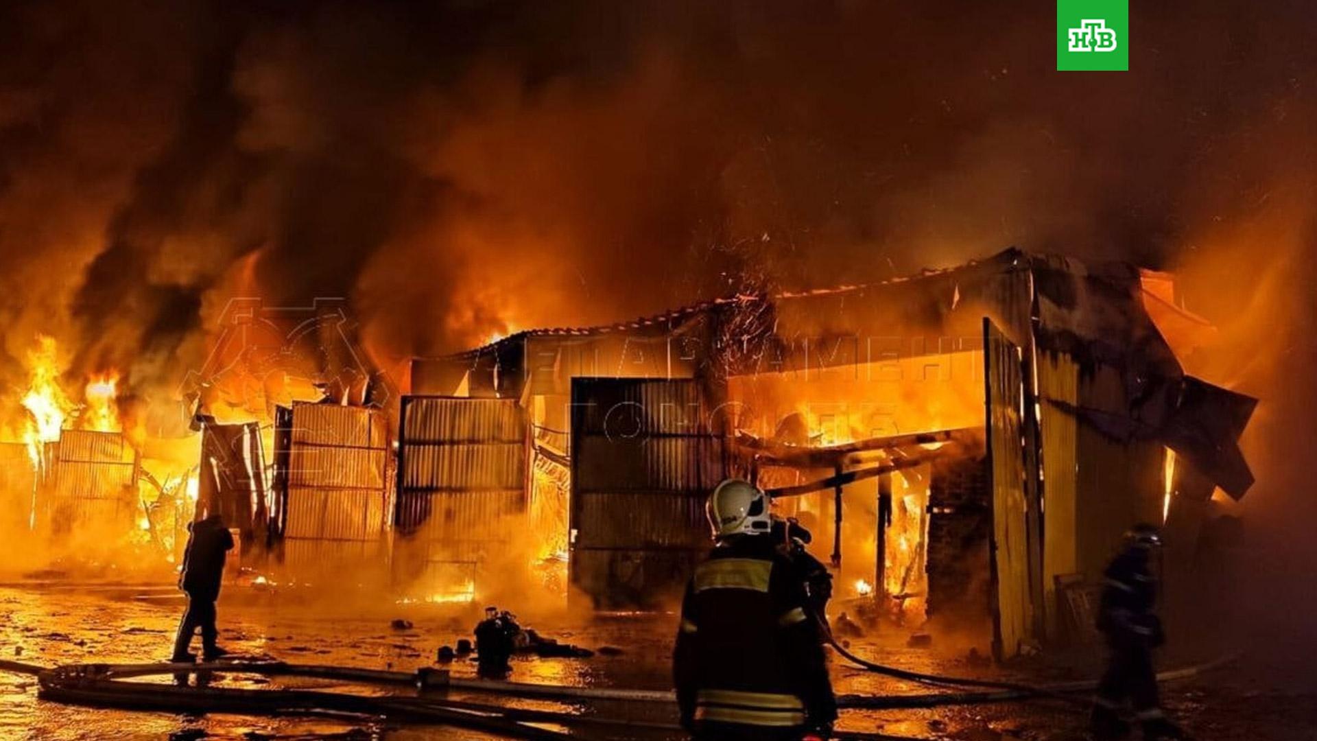 Бангладеш загорелся рынок. Пожар в волгограде 2022. Пожар фото. Где горит рынок. 08.