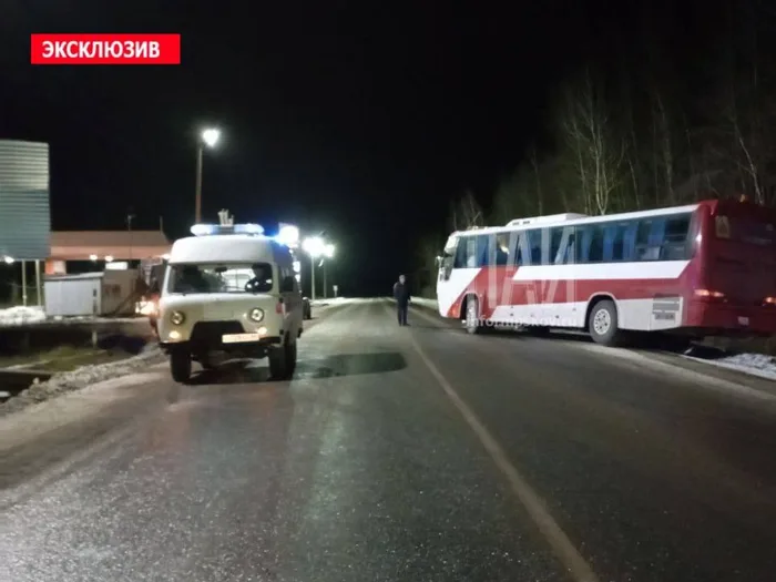 Один человек погиб, один госпитализирован в результате тройного ДТП на трассе (ФОТО)