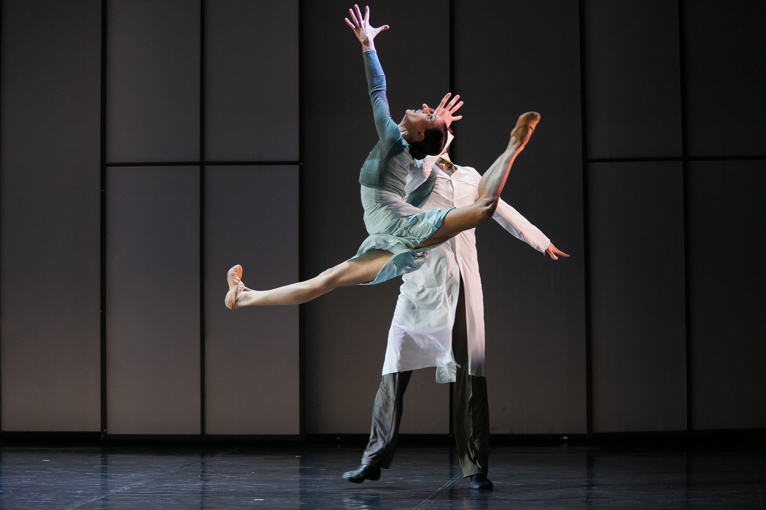 почему многие люди посещают балетные спектакли