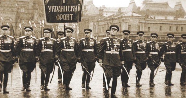 День в истории: 80 лет Параду Победы на Красной площади 