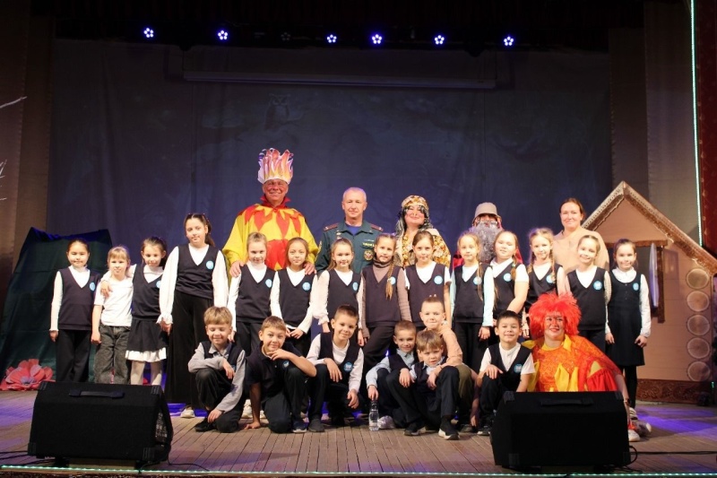 В Вятских Полянах прошли детские спектакли на противопожарную тематику