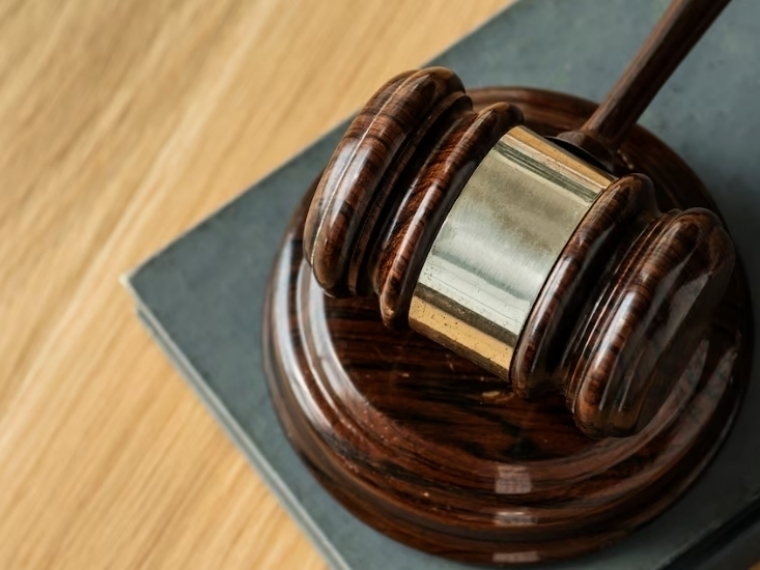 Омский суд вынес приговор работнику «Тепловой компании» за падение мальчика в яму с горячей водой