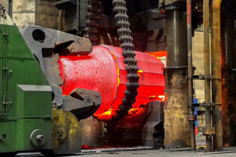 Ковка партии заготовок, из которых будут сделаны элементы корпуса реактора шестого энергоблока АЭС ‭«Пакш-2»