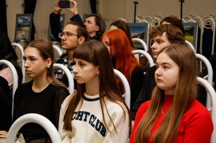 Спецпоказ фильма «Дневник белой вороны» в Донецке. Фото: Владислав Лемянский 