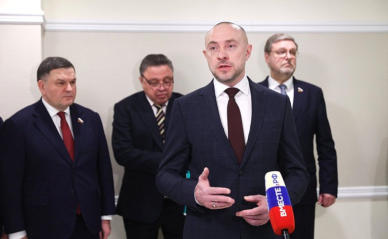 Открытие в Совете Федерации выставки портретов героев «Они сражались за Родину»