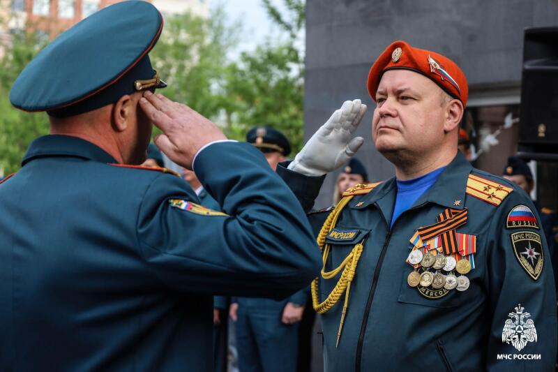 Сотрудники МЧС Омской области получили награды в День Победы