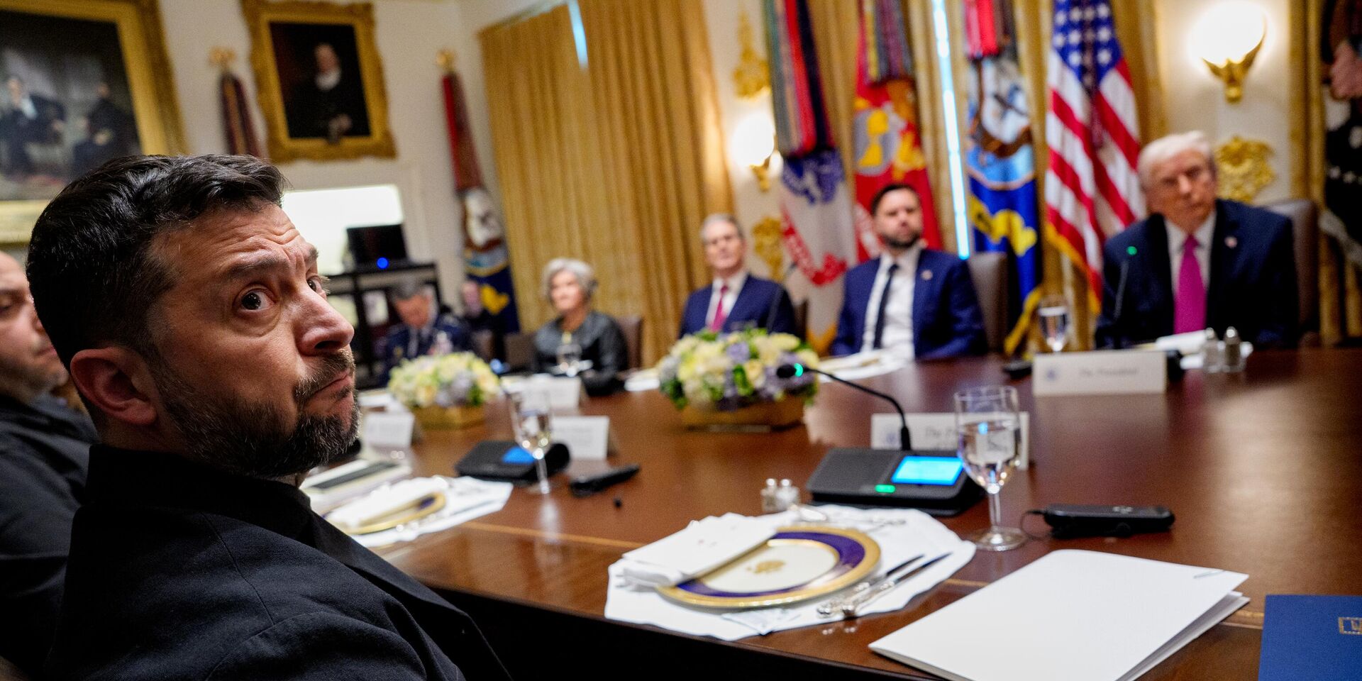 Владимир Зеленский принимает участие во встрече с президентом США Дональдом Трампом в Белом доме 17 октября 2025 года - ИноСМИ, 1920, 20.10.2025