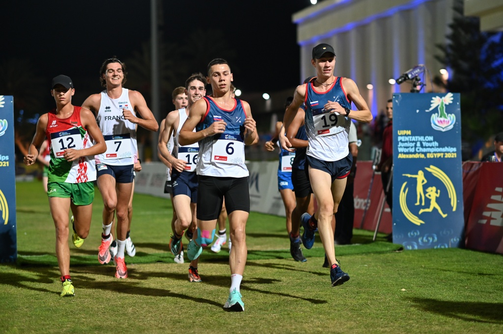 Современное пятиборье стрельба. Современное пятиборье картинки. День пятиборья. Современное пятиборье стрельба. Современное пятиборье мастер класс.