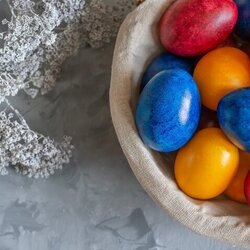 Некоторые способы окраски яиц ведут к отравлению химикатами
