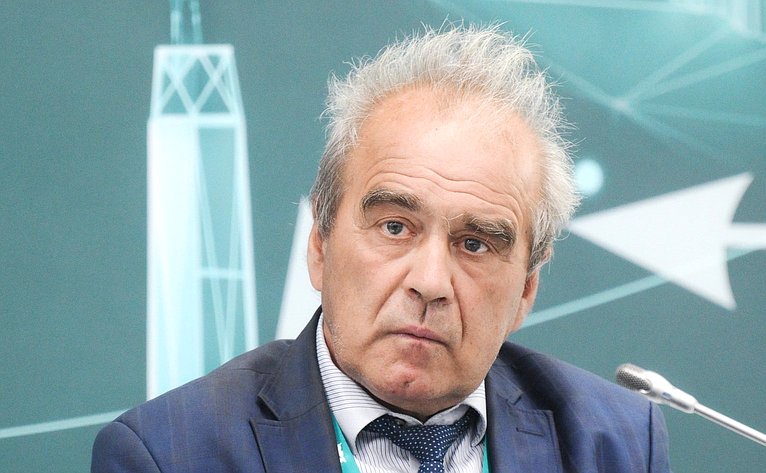 Сессия «Большое Евразийское партнёрство: стратегия развития». XVII Международный экономический форум «Россия – Исламский мир: KazanForum»