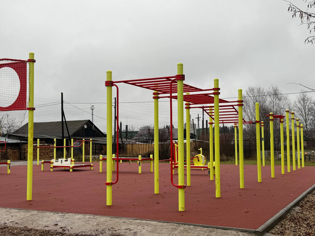 В Белой Холунице сдали спортивную площадку на ул. Молодёжной с нарушением сроков
